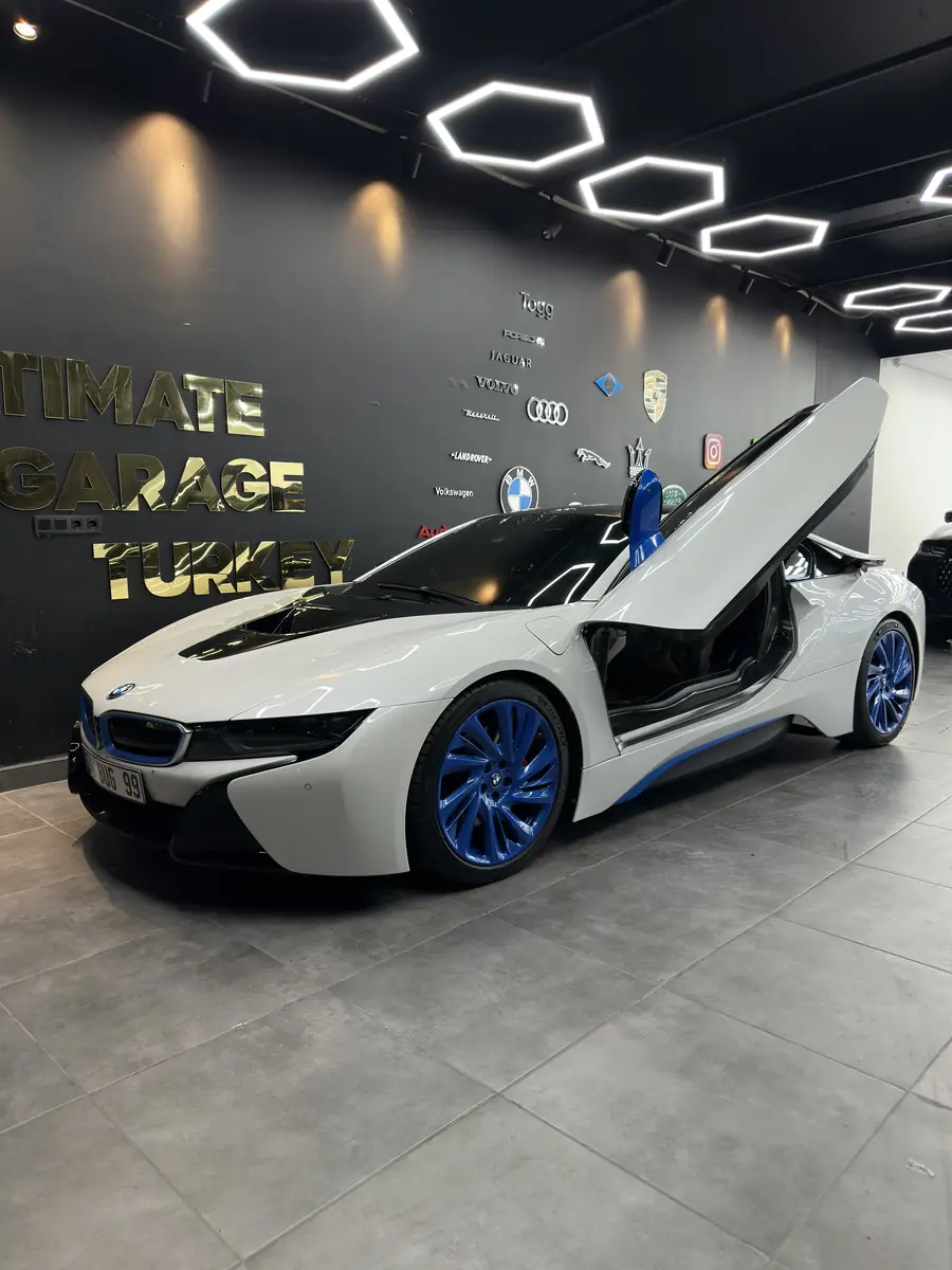 BMW i8